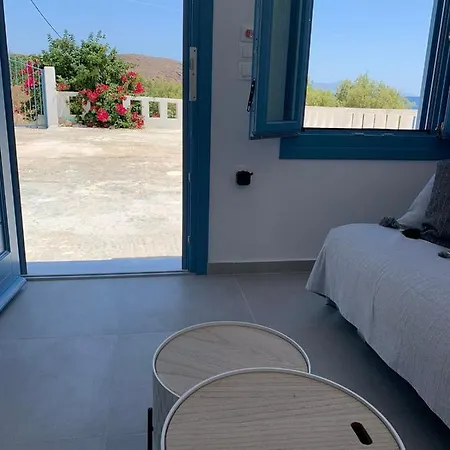 Semesterbostad On The Beach, Leivadakia, Serifos