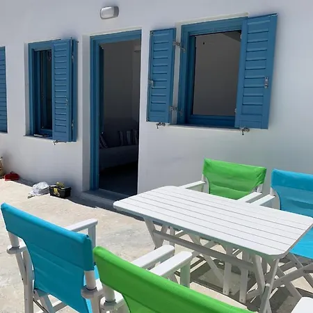 On The Beach, Leivadakia, Serifos 別荘